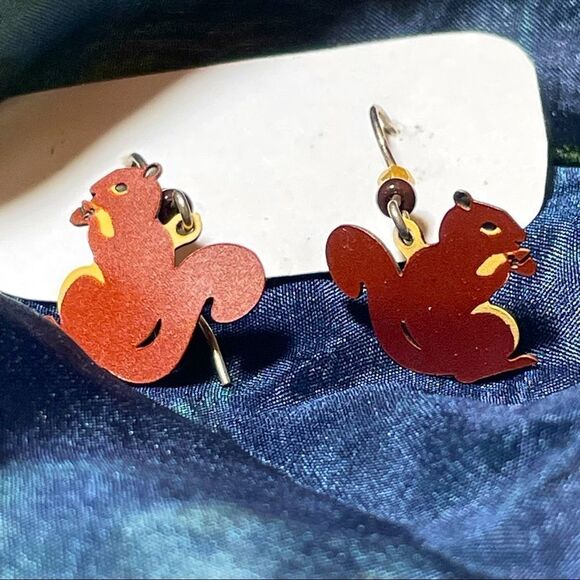 Squirrel with acorn earrings - Picture 2 of 5